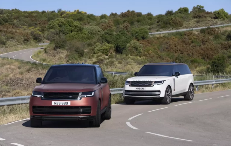 NIEUWE RANGE ROVER: BESTELLINGEN GEOPEND VOOR VLAGGENSCHIP SV EN PLUG-IN HYBRID MET GROTER ELEKTRISCH RIJBEREIK TOT 113 KILOMETER