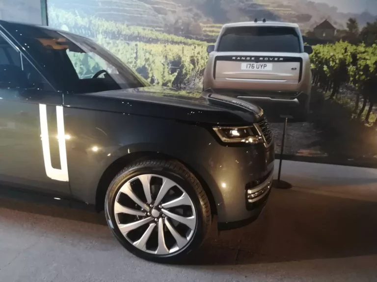 NEW RANGE ROVER VOORGESTELD IN CULINAIR KADER VOOR EXCLUSIEF: NAADLOZE VERFIJNING